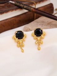 L'Atelier de Gaia Pozłacane kolczyki-wkrętki z kocim okiem rozmiar: onesize. Czarne kolczyki L'Atelier de Gaia, pozłacane. Za 56.99 zł.