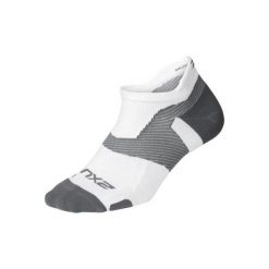 Niewidzialne skarpety 2XU Vectr LightCushion. Białe skarpety 2XU, bez wzorów, z lycry. Za 151.50 zł.
