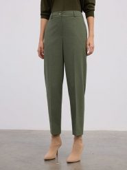 BGN Spodnie w kolorze zielonym rozmiar: 38. Brązowe spodnie materiałowe BGN, na imprezę, bez wzorów, z materiału, z podwyższonym stanem. Za 149.31 zł.