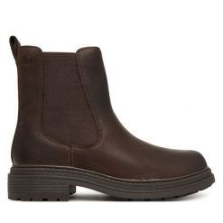 Sztyblety Clarks. Brązowe botki Clarks, bez wzorów, bez obcasa, na płaskiej podeszwie, bez zapięcia. Za 569.99 zł.
