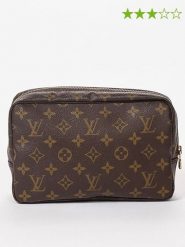 Louis Vuitton Kosmetyczka w kolorze brązowym - 19 x 15 x 6 cm rozmiar: onesize. Brązowe kufry i kosmetyczki Louis Vuitton, bez wzorów, z materiału, bez dodatków. Za 2,240.99 zł.