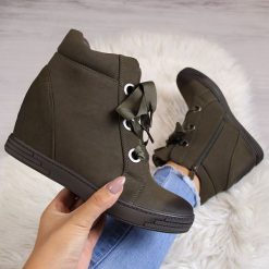 Sneakersy damskie na koturnie ocieplane khaki Vinceza - khaki. Brązowe botki VINCEZA, bez wzorów, bez obcasa, na koturnie, bez zapięcia. Za 95.00 zł.