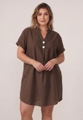 Brązowa Bawełniana Sukienka o Pudełkowym Kroju z Ozdobnymi Guzikami Kateira. Brązowe sukienki Born2be, na co dzień, l, bez wzorów, z bawełny, bez kołnierzyka, bez ramiączek, mini, proste. Za 99.99 zł.