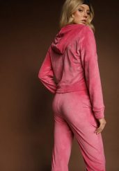 Różowy Welurowy Komplet Dresowy Bluza i Spodnie ze Zdobieniem z Cyrkonii Velea. Czerwone bluzy Renee, m, z aplikacjami, z dresówki, z kapturem. Za 79.99 zł.