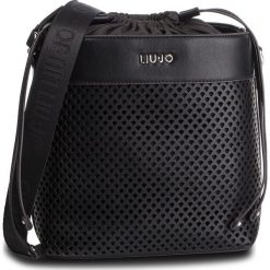 Torebka LIU JO - M Drawstring N19128 E0070 Nero 22222. Czarne torebki klasyczne Liu Jo, bez wzorów, ze skóry ekologicznej, bez dodatków. W wyprzedaży za 319.00 zł.