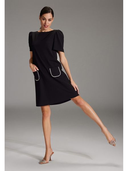 SWING Sukienka w kolorze czarnym rozmiar: 38. Czarne sukienki Swing, na co dzień, z aplikacjami, bez kołnierzyka, bez ramiączek, midi, proste. Za 192.33 zł.