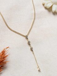 Lodie Silver Pozłacany naszyjnik z cyrkoniami - dł. 50 cm rozmiar: onesize. Szare naszyjniki Lodie Silver, z cyrkonią, metalowe. Za 127.35 zł.