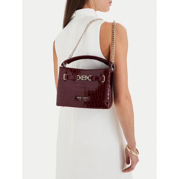 Torebka Nine West. Czerwone torebki klasyczne Nine West, bez wzorów, bez dodatków. Za 249.99 zł.