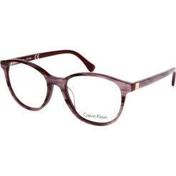 Oprawki "CK5883" w kolorze bordowym. Czerwone okulary przeciwsłoneczne Calvin Klein, bez wzorów, z tworzywa sztucznego. W wyprzedaży za 149.95 zł.