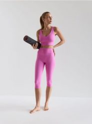 Legginsy capri - intensywny róż. Czerwone legginsy Reserved, l, bez wzorów, z dzianiny. Za 99.99 zł.