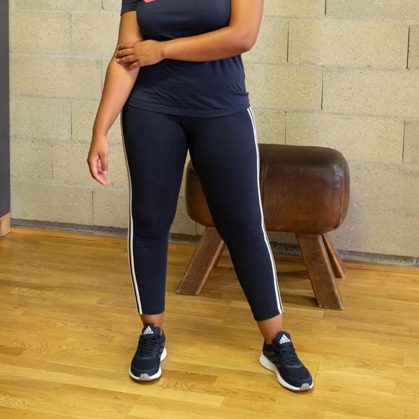 Legginsy Gym & Pilates damskie. Legginsy Adidas, xs, bez wzorów, z bawełny. Za 84.99 zł.