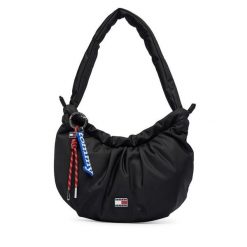 Torebka Tommy Jeans. Czarne torebki klasyczne Tommy Jeans, bez wzorów, z jeansu, bez dodatków. Za 369.99 zł.