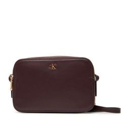 Torebka Calvin Klein. Czerwone listonoszki Calvin Klein, bez wzorów, bez dodatków. Za 429.99 zł.