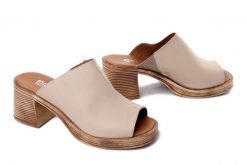 Artiker Relaks 58C3109 beżowy, klapki damskie. Brązowe klapki Artiker Relaks, bez wzorów, bez obcasa. Za 229.90 zł.