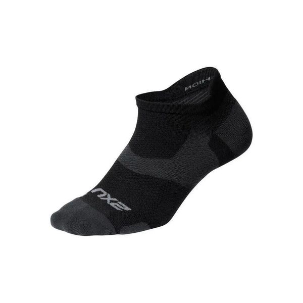 Niewidzialne skarpety 2XU Vectr LightCushion. Czarne skarpety 2XU, bez wzorów, z lycry. Za 153.00 zł.