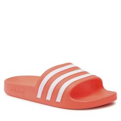Klapki adidas. Brązowe klapki Adidas, bez wzorów, bez obcasa. Za 69.99 zł.