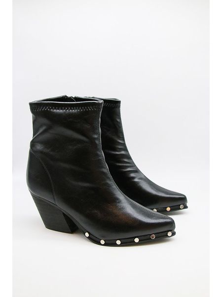 Bellucci Botki w kolorze czarnym rozmiar: 39. Czarne botki Bellucci, bez wzorów, bez obcasa, bez zapięcia. Za 118.01 zł.