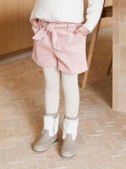 Vertbaudet Szorty sztruksowe w kolorze jasnoróżowym rozmiar: 128. Różowe szorty Vertbaudet, bez wzorów, z bawełny. Za 56.99 zł.