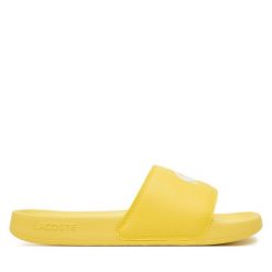 Klapki Lacoste. Żółte klapki Lacoste, bez wzorów, bez obcasa. Za 129.99 zł.