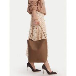 Torebka GINO ROSSI. Brązowe torebki klasyczne Gino Rossi, bez wzorów, bez dodatków. Za 229.99 zł.