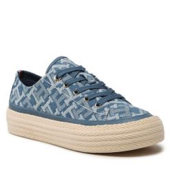 Espadryle Tommy Hilfiger. Białe espadryle TOMMY HILFIGER, bez wzorów, bez obcasa, bez zapięcia. Za 289.99 zł.