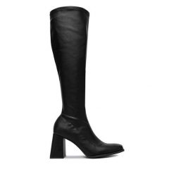 Kozaki DeeZee. Czarne kozaki DeeZee, bez obcasa, na słupku, bez zapięcia. Za 239.99 zł.