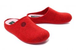 DR. BRINKMANN 320041-04 rot, kapcie/klapki damskie. Czerwone obuwie domowe Dr. Brinkmann, bez wzorów, z materiału, bez zapięcia. Za 131.94 zł.