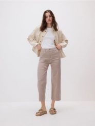 Jeansy culotte w paski - beżowy. Brązowe jeansy Reserved, bez wzorów. W wyprzedaży za 79.99 zł.