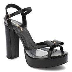 Czarne Sandały Chebello Eleganckie Buty Ze Skóry. Czarne sandały CheBello, bez wzorów, ze skóry, eleganckie, bez obcasa, na obcasie, bez zapięcia. Za 319.00 zł.