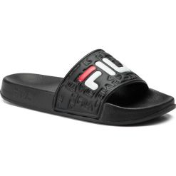 Klapki FILA - Boardwalk Slipper Wmn 1010640.25Y Black. Czarne klapki Fila, bez wzorów, z materiału, bez obcasa. W wyprzedaży za 99.00 zł.