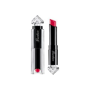 Guerlain La Petite Robe Noire Deliciously Shiny Lip Colour Pomadka 021 Red Teddy 2,8g. Pomadki Guerlain. Za 101.00 zł.