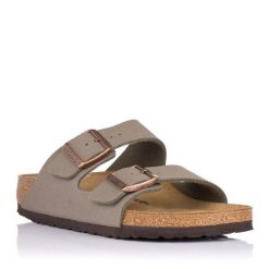 Klapki damskie Birkenstock Arizona Bfbc. Brązowe klapki Birkenstock, bez wzorów, bez obcasa. Za 359.00 zł.