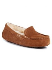 Ugg Kapcie W Ansley 1106878 Brązowy. Brązowe obuwie domowe UGG, bez wzorów, ze skóry, bez zapięcia. Za 539.99 zł.