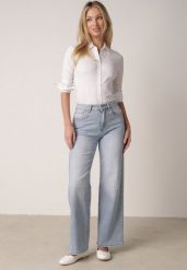 Niebieskie Szerokie Jeansy Wysoki Stan z Bawełną Ozdobione Nitami Basithoe. Niebieskie jeansy Born2be, l, bez wzorów, z podwyższonym stanem. Za 129.99 zł.