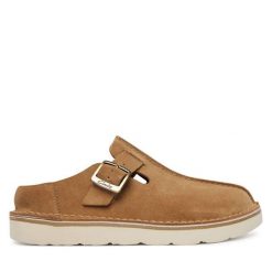 Klapki Clarks. Brązowe klapki Clarks, bez wzorów, bez obcasa. Za 429.99 zł.