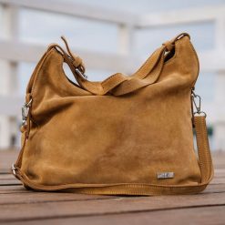 Worek SHE skóra import zamsz camel. Brązowe torebki klasyczne SHE, bez wzorów, ze skóry, zamszowe, bez dodatków. Za 299.99 zł.