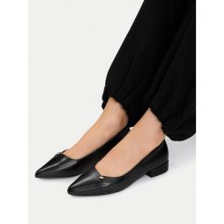 Baleriny MEXX. Czarne baleriny Mexx, bez wzorów, bez obcasa. Za 269.99 zł.