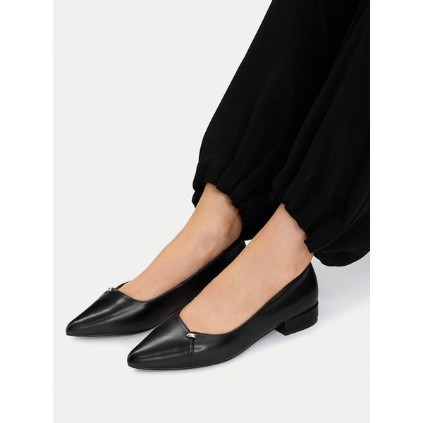 Baleriny MEXX. Czarne baleriny Mexx, bez wzorów, bez obcasa. Za 269.99 zł.