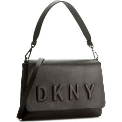 Torebka DKNY - Debossed Logo R461540602 Black/Black 009. Czarne torby na ramię DKNY, bez wzorów, ze skóry, na ramię, bez dodatków. W wyprzedaży za 569.00 zł.