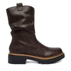 Kozaki Rieker. Brązowe kozaki Rieker, bez obcasa, na płaskiej podeszwie, bez zapięcia. Za 389.99 zł.