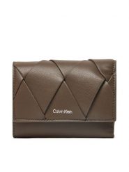 Calvin Klein Portfel damski Ck Woven Small Trifold K60K612953 Khaki. Brązowe portfele Calvin Klein, bez wzorów, ze skóry. Za 199.99 zł.