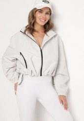 Biała Kurtka Wiatrówka o Kroju Oversize Natilessa. Białe kurtki sportowe Born2be, na wiosnę, l, bez wzorów, z jeansu, trekkingowe. Za 179.99 zł.