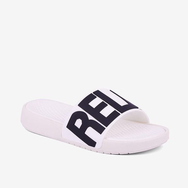 Klapki damskie Coqui Speedy. Białe klapki Coqui, bez wzorów, bez obcasa, na płaskiej podeszwie. Za 119.99 zł.