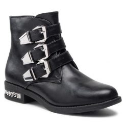 Botki DeeZee. Czarne botki DeeZee, bez wzorów, bez obcasa, na płaskiej podeszwie, bez zapięcia. Za 119.99 zł.