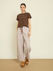 BGN Koszulka w kolorze brązowym rozmiar: 36. Brązowe bluzki BGN, bez wzorów, bez kołnierzyka, bez ramiączek. Za 56.99 zł.