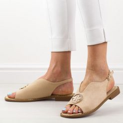 Beżowe płaskie sandały damskie S.Barski 059. Brązowe sandały S.BARSKI, z aplikacjami, ze skóry, eleganckie, bez obcasa, na płaskiej podeszwie, bez zapięcia. Za 149.00 zł.