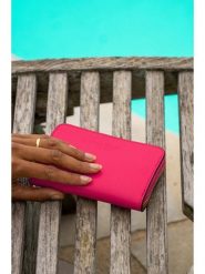 Maison héritage PARIS Skórzany portfel "Moni" w kolorze różowym - 12 x 10 cm rozmiar: onesize. Różowe portfele Maison héritage PARIS, bez wzorów, z materiału. Za 108.99 zł.