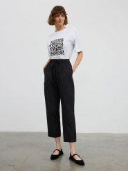 BGN Spodnie w kolorze czarnym rozmiar: 36. Czarne spodnie materiałowe BGN, na co dzień, bez wzorów, z materiału, z podwyższonym stanem. Za 79.21 zł.