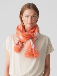 OPUS Szal "Axeni" w kolorze biało-pomarańczowym rozmiar: onesize. Pomarańczowe szaliki Opus, bez wzorów, z materiału. Za 52.99 zł.