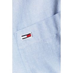 Tommy Jeans - Koszula. Białe koszule Tommy Jeans, m, bez wzorów, z bawełny, bez kołnierzyka, bez ramiączek. W wyprzedaży za 179.90 zł.